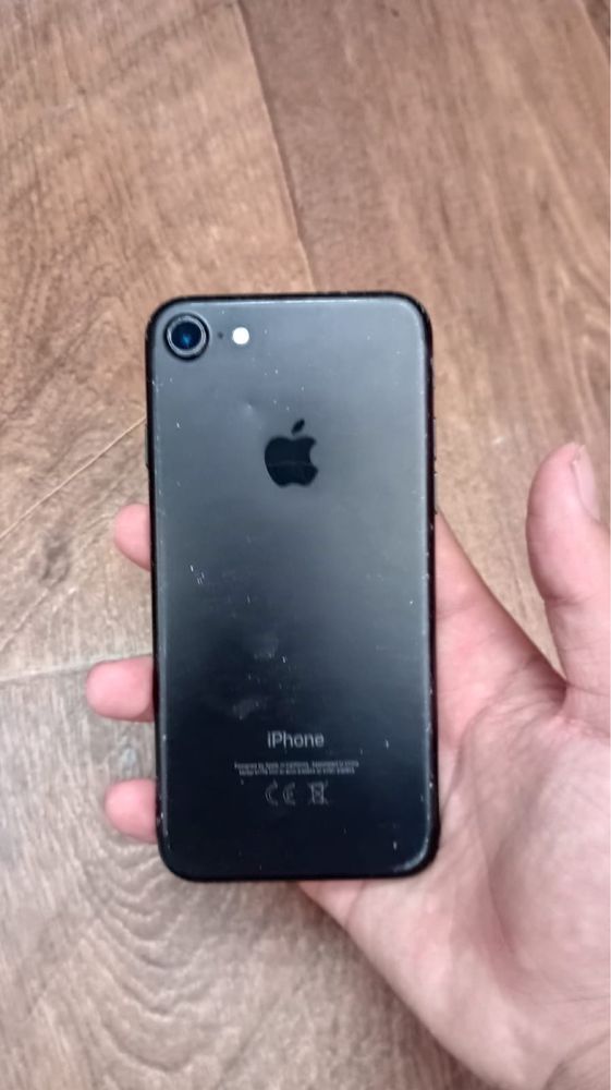 Продам iPhone 7 идеал