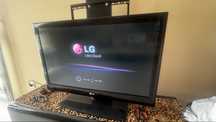 Телевизор LG среднего размера