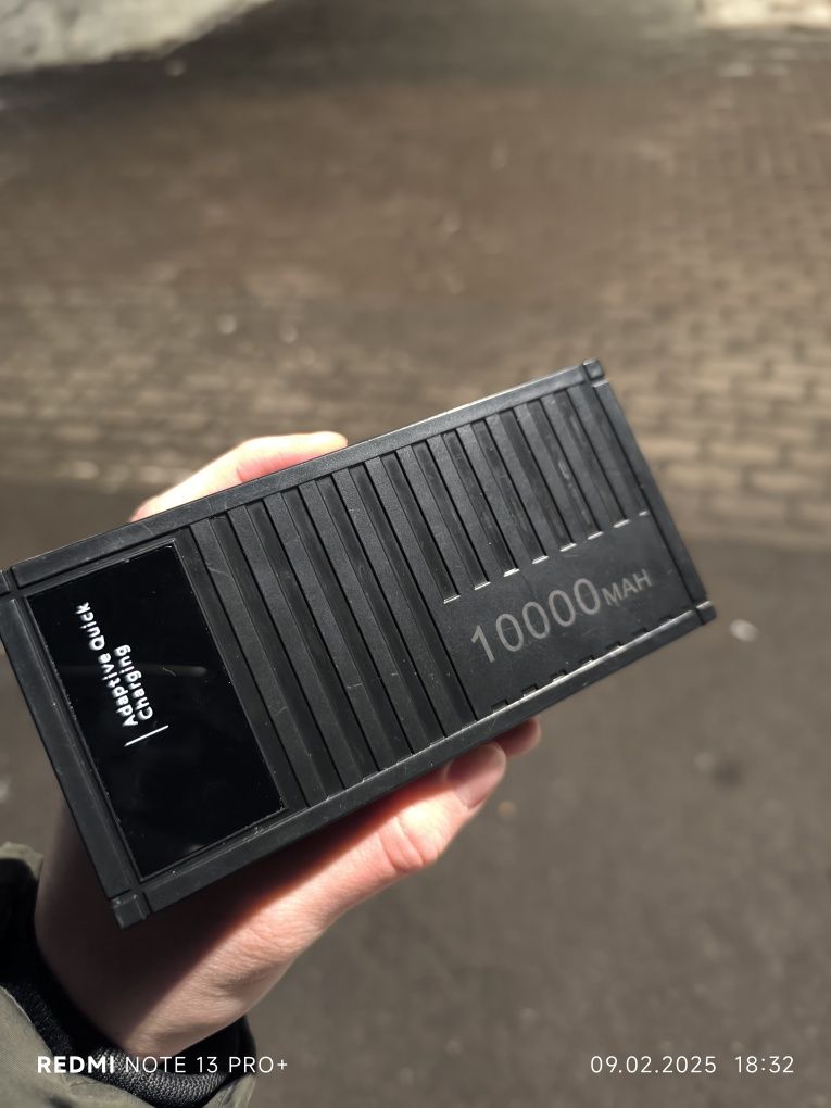 Пауэрбанк , зарядка станция 10 000 mAh