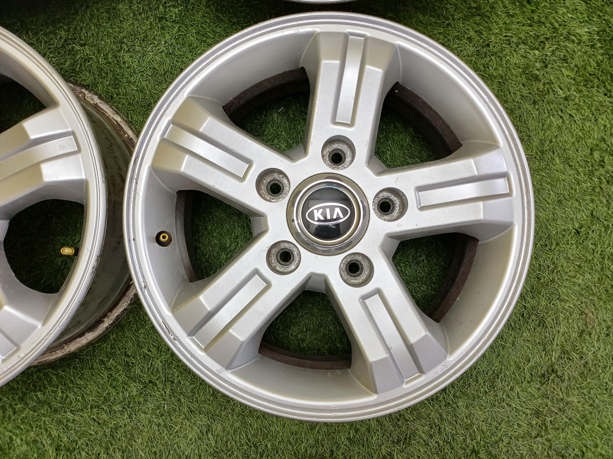 Диски R16 5×139.7 на Kia Sorento