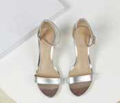 Элегантная роскошь бренда 
Vince Camuto. Новые кожаные босоножки