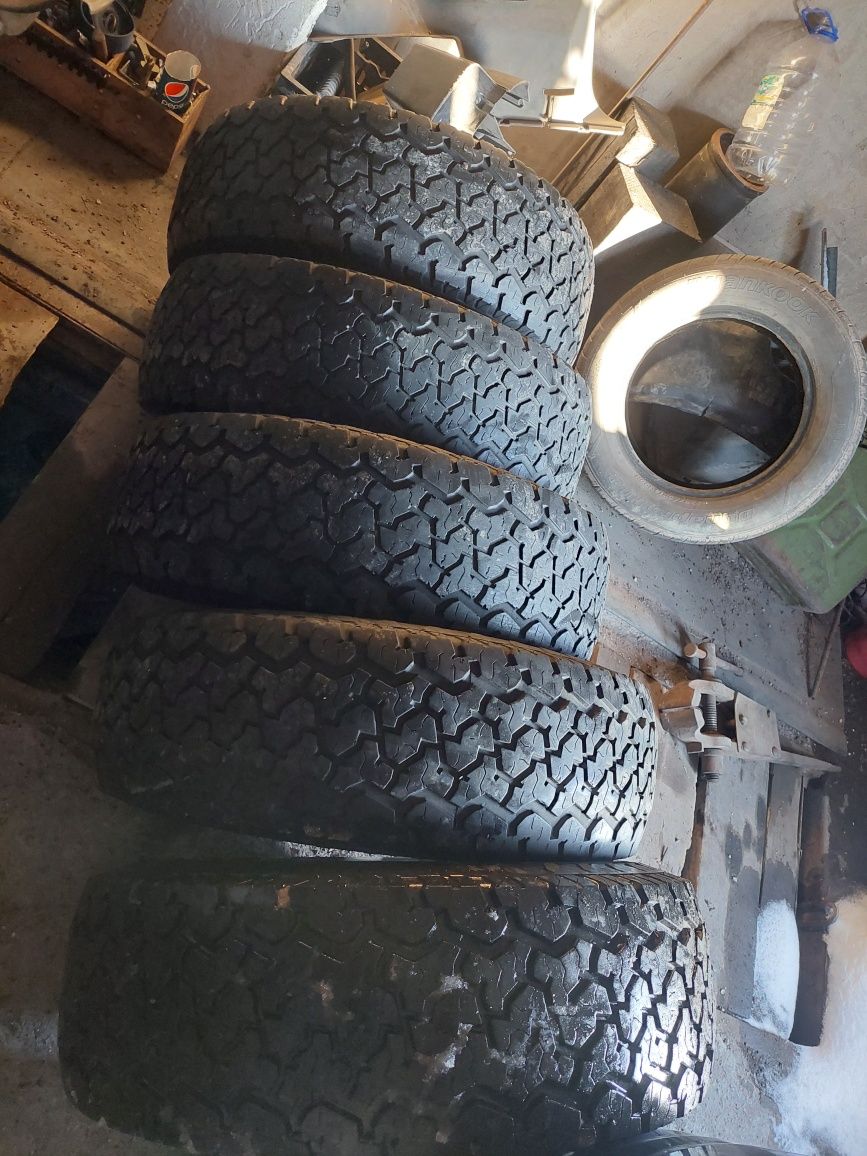 Продам  резину  31.10.5 R15