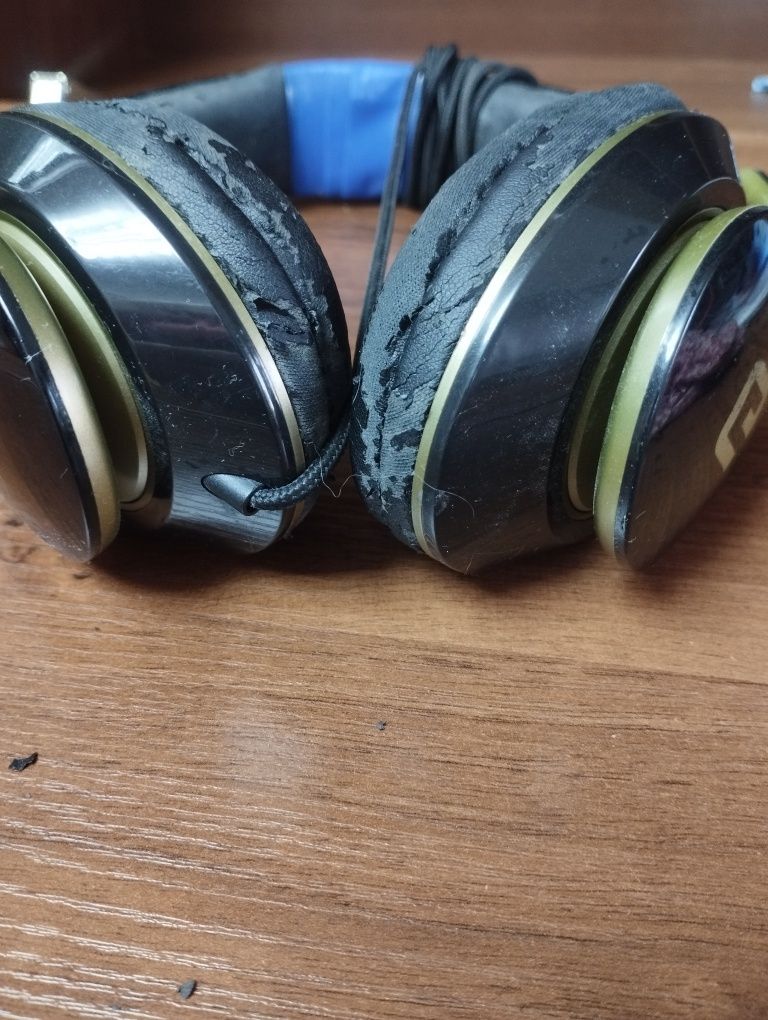 Продам наушники 2 пары