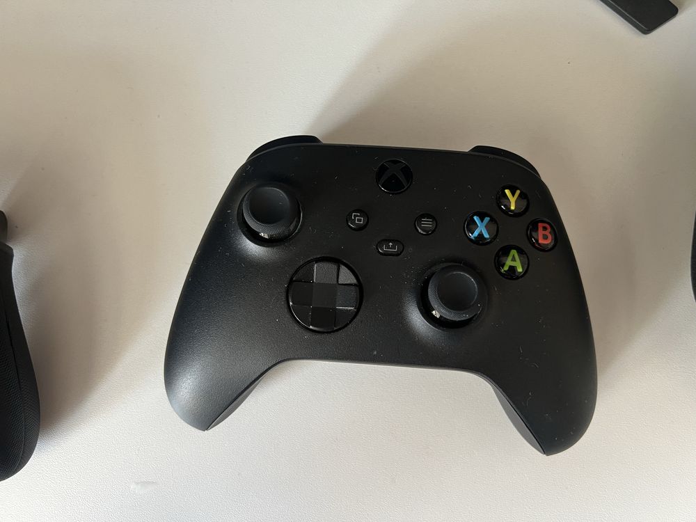 Продам Xbox Series x комплектом