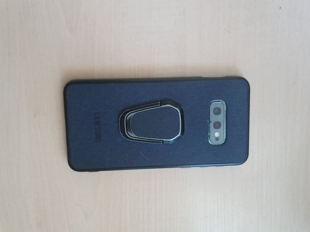Samsung S10e с документами