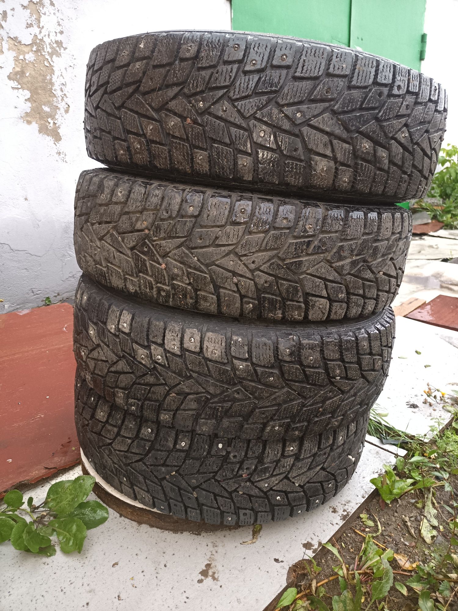 Заменяя резина Dunlop 185/70/14