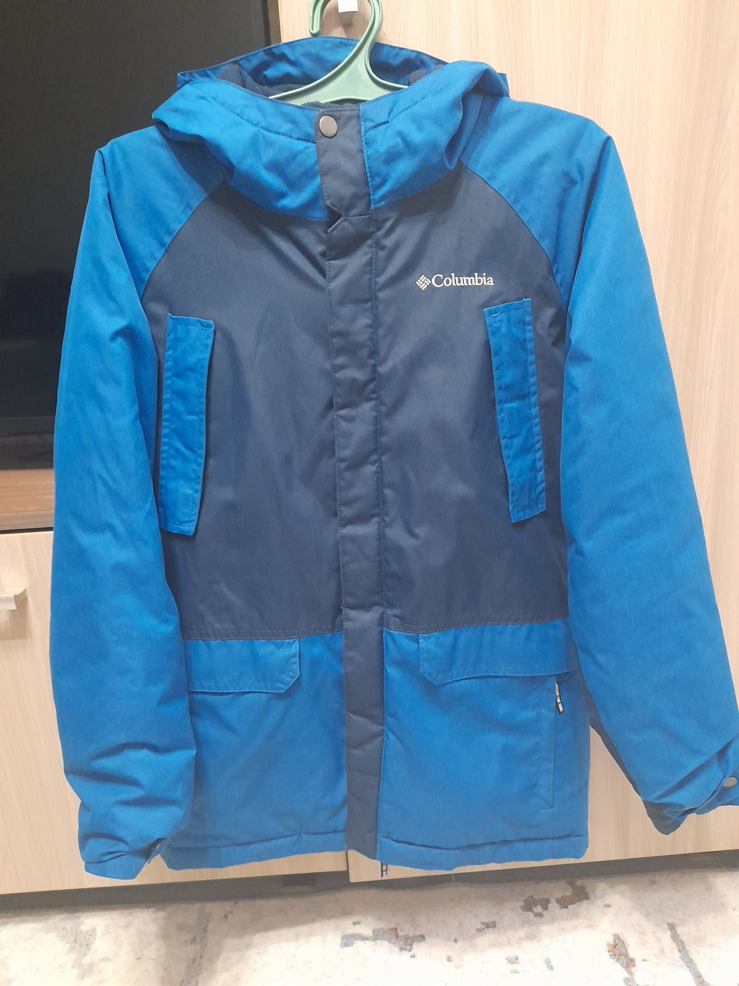 Продам  куртку Columbia