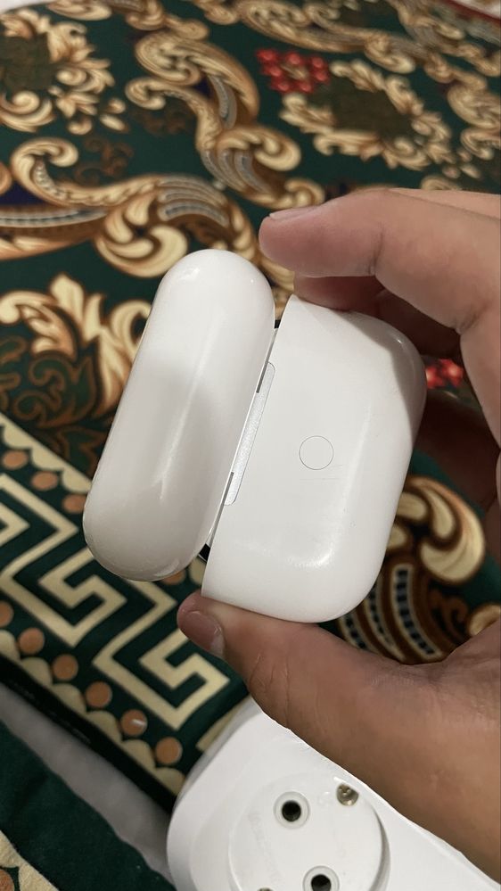 Продается AirPods