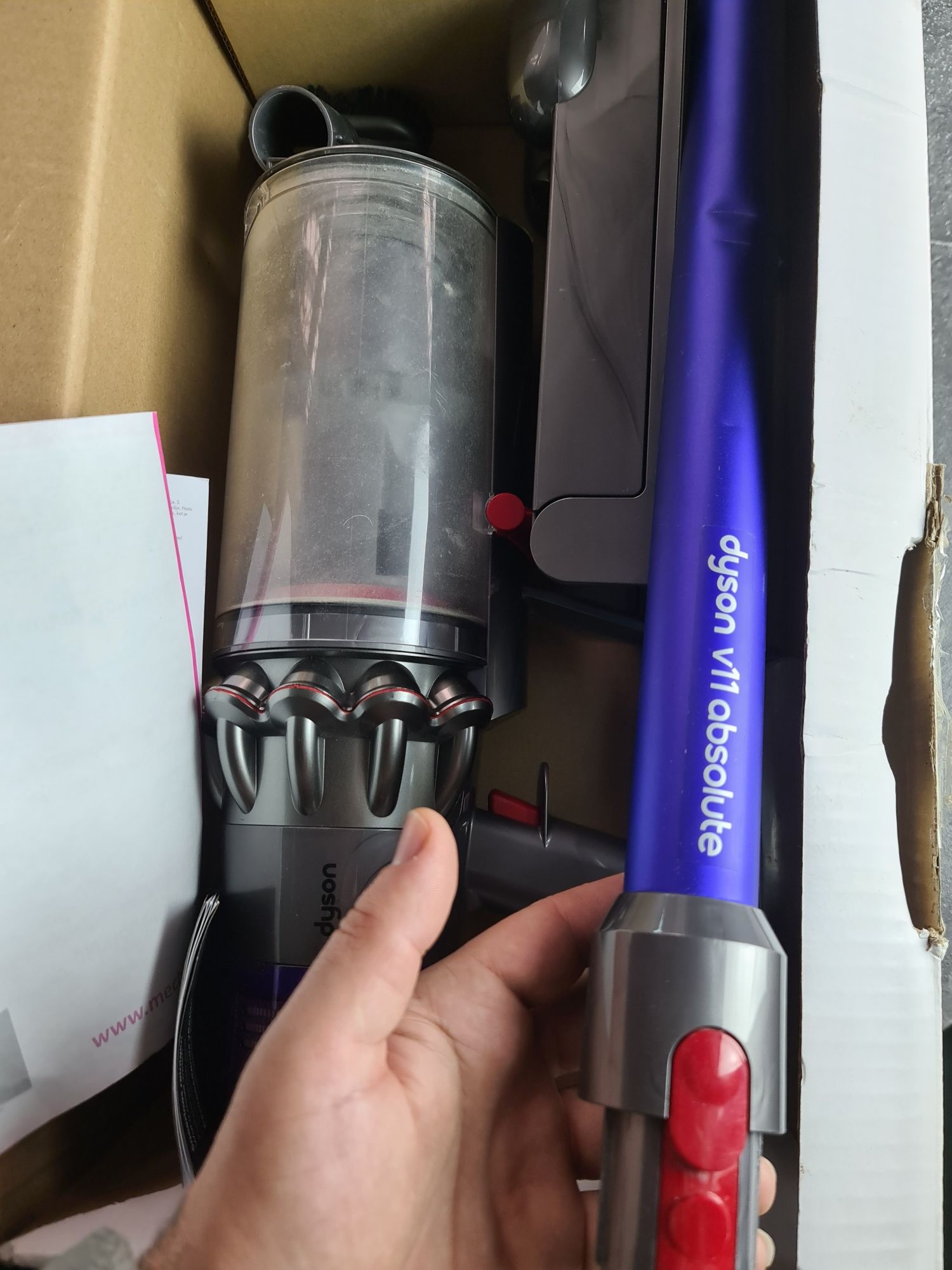 Dyson Вертикальный беспроводной пылесос Dyson V11 Absolute