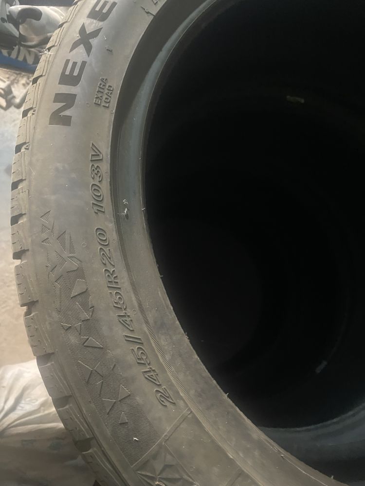 Продам шины nexen 245/45 r20