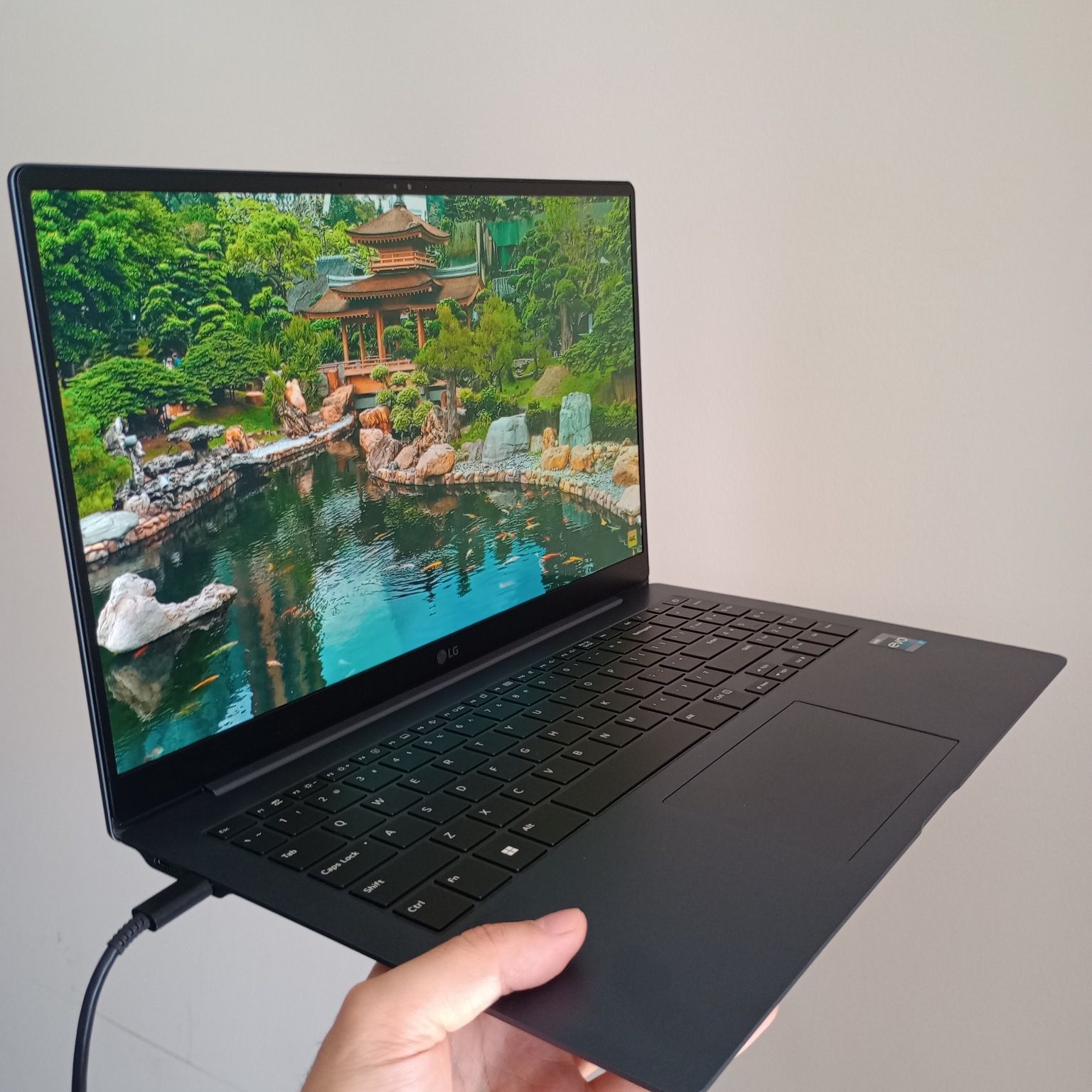 2ТБ! Гипер тонкий OLED ультрабук LG Gram Super Slim: i7 13 Gen, 32ГБ