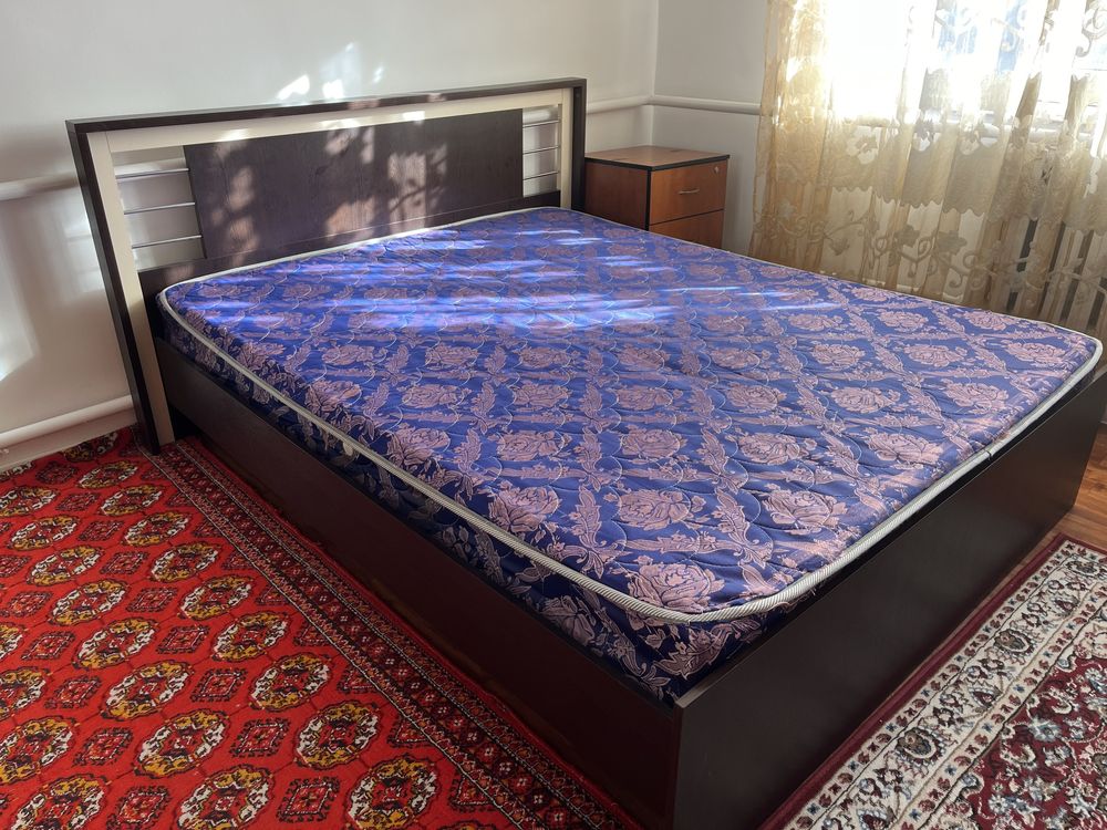 Спальный кровать