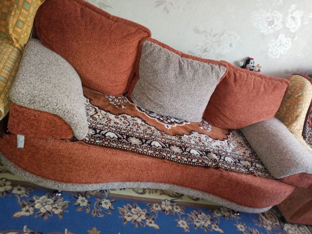 Диван Новый. Два кресла. Кровать б/у. Продам не дорого.