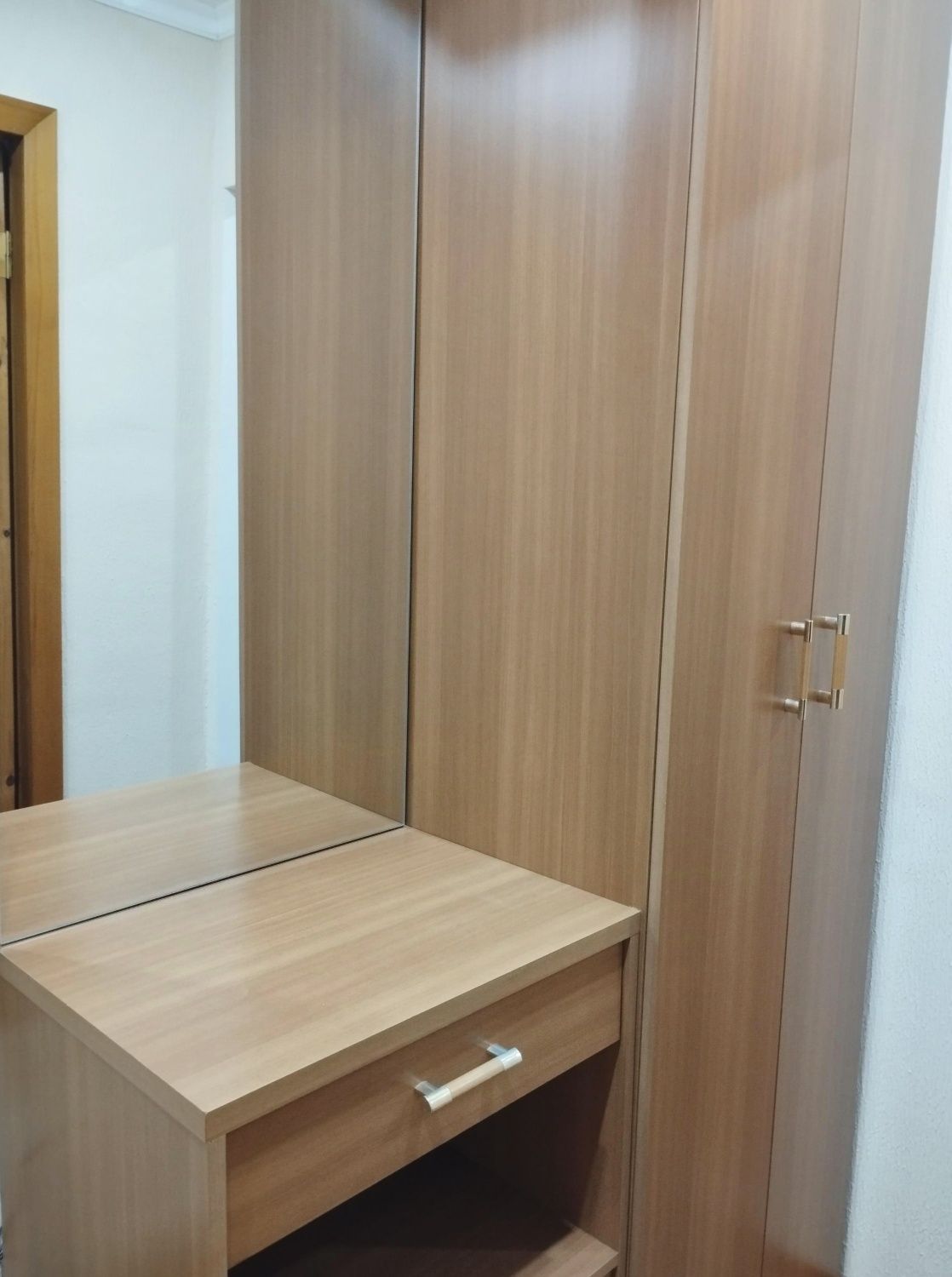 Продам прихожую для коридора