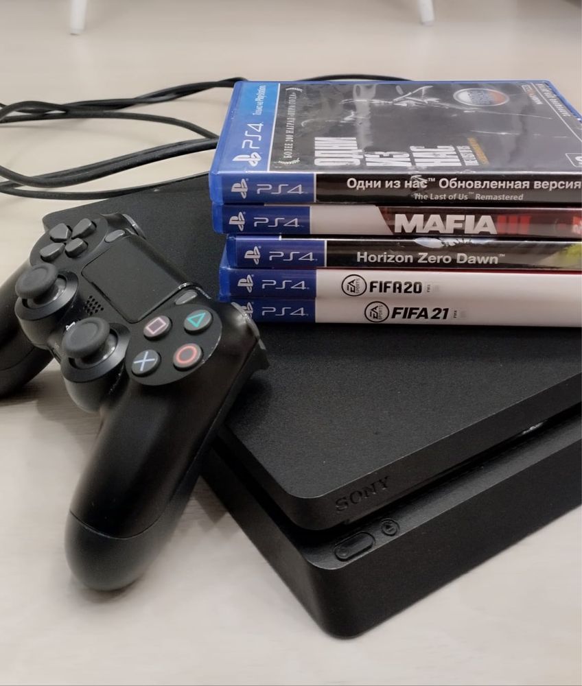 Play station 4 Slim