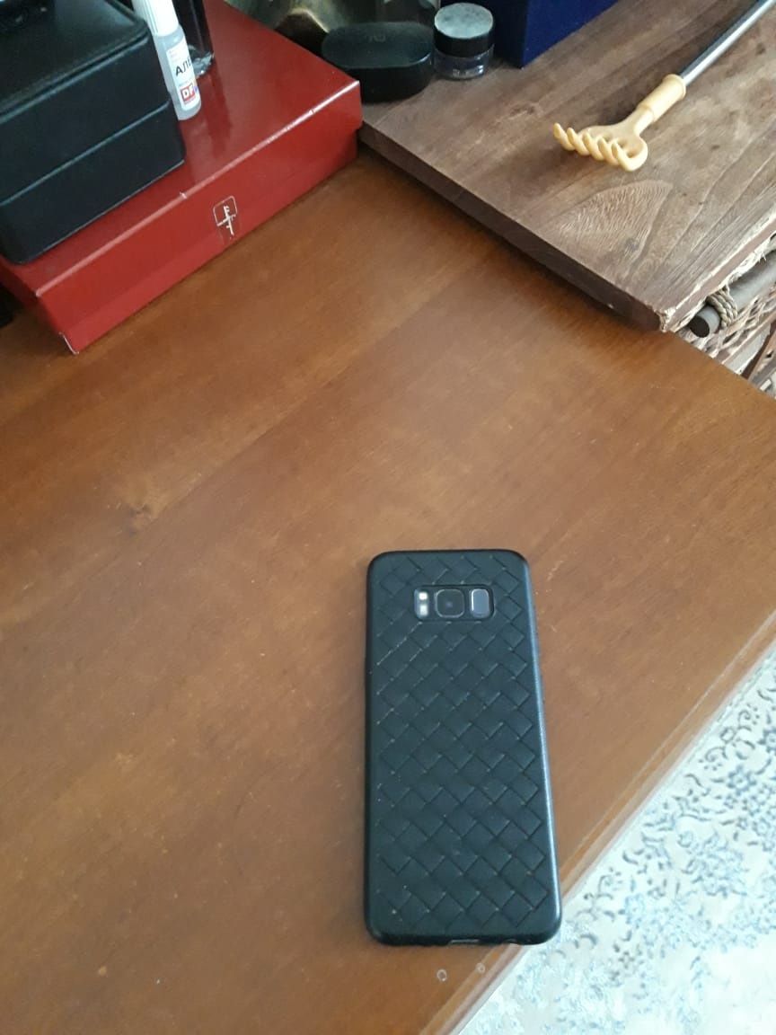 Продам samsung Galaxy S8 +в идеальном коробка документы всё есть в на