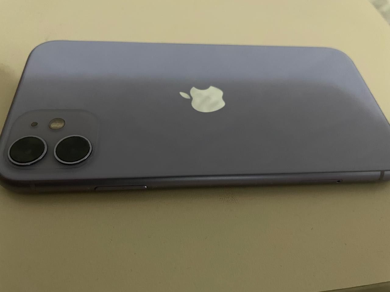 iPhone 11.               .