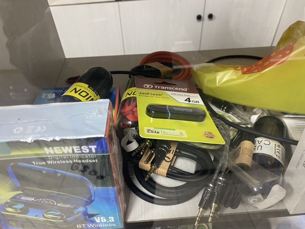 Продам наушники,зарядки,флешки И так далее