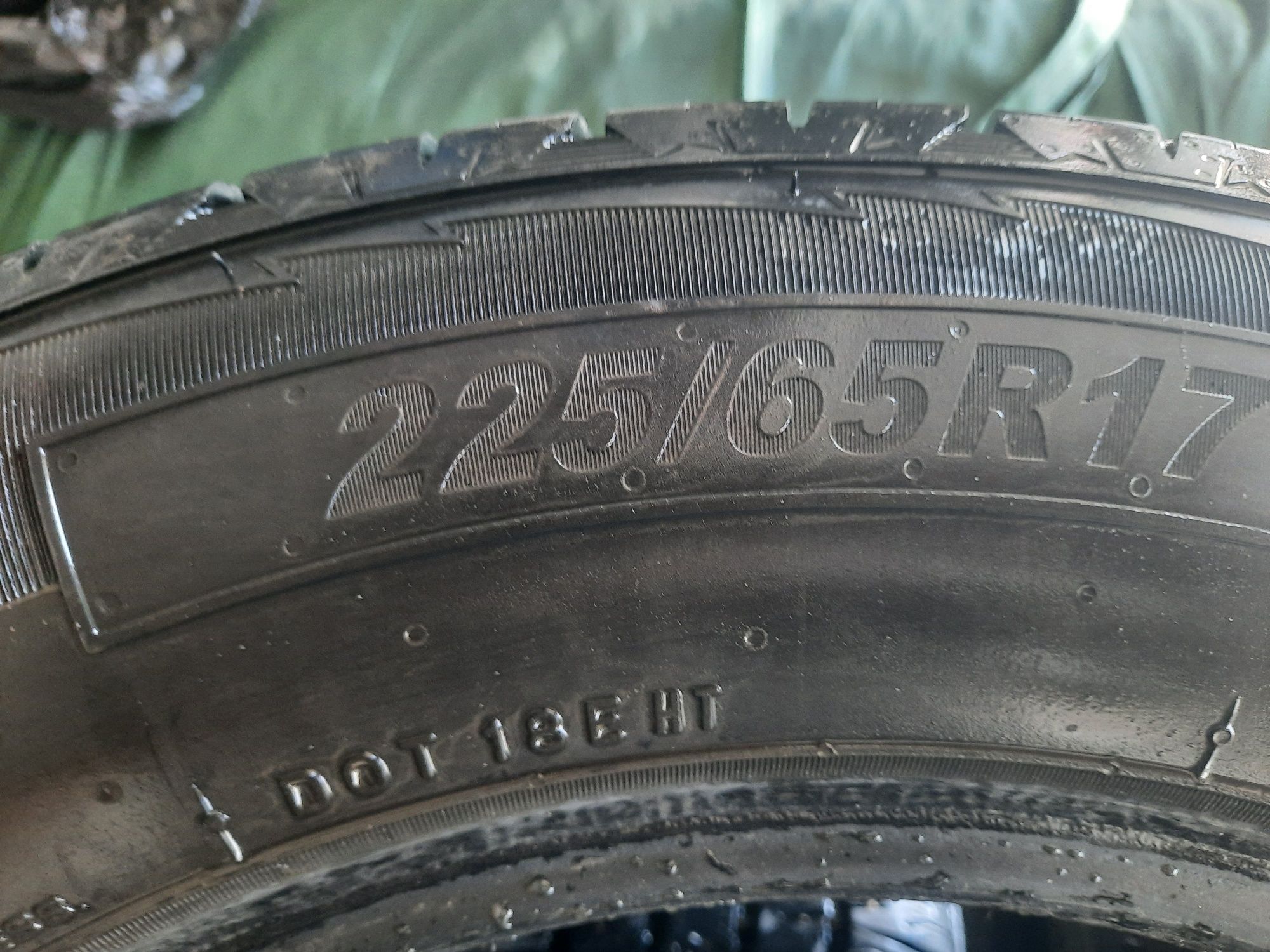 Продам летние шины на 17