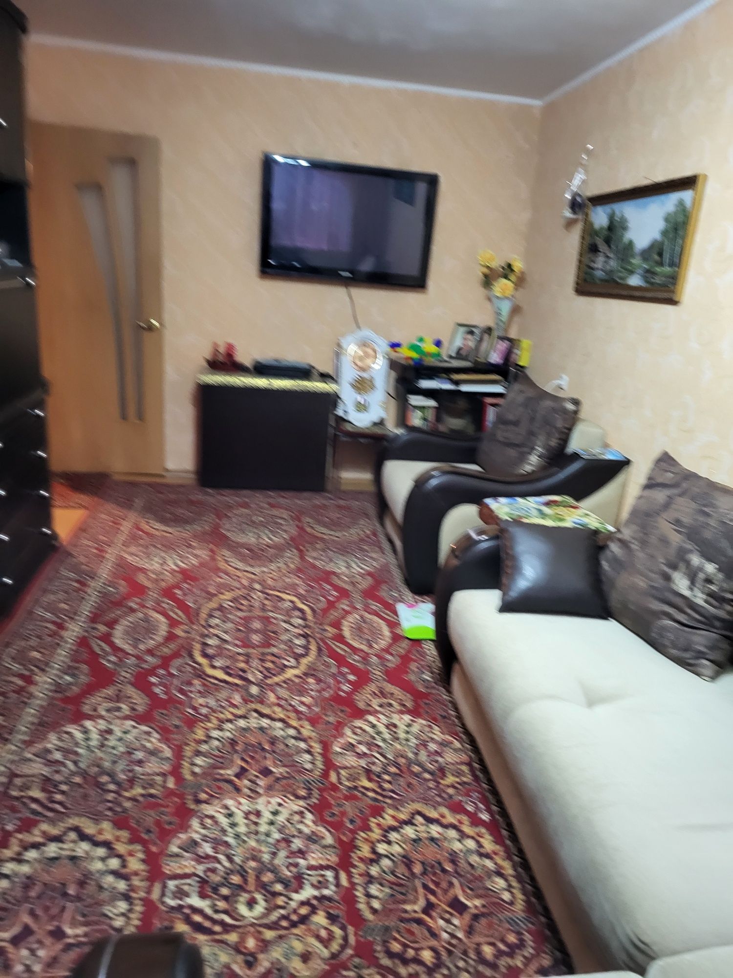 Продам 2 ух комн кв Ленинградку в 19 мкр