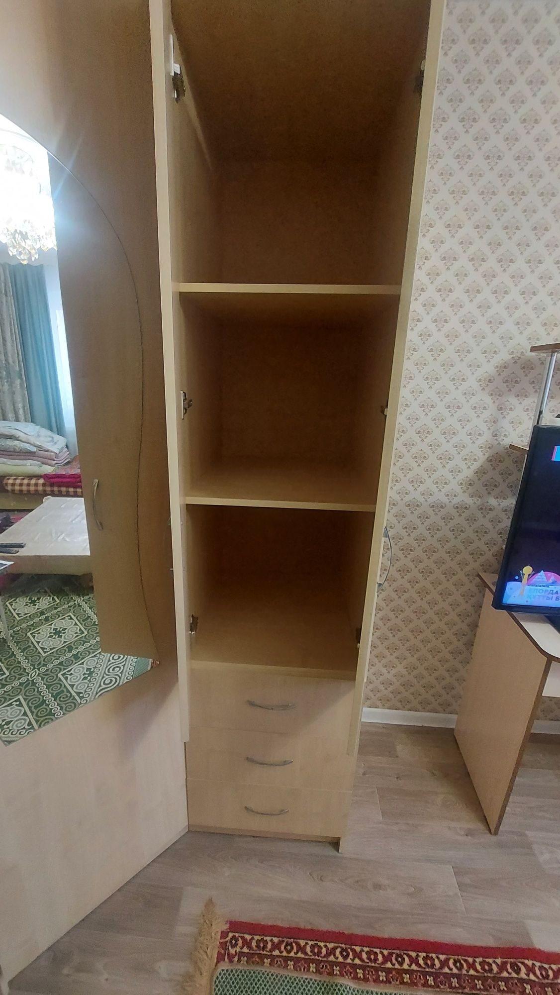Продам Шифоньер угловой