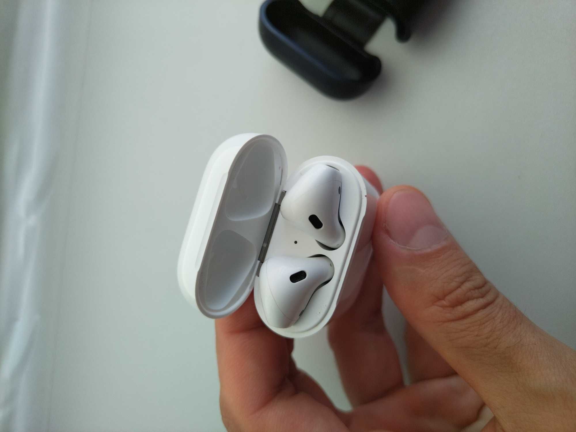 Apple AirPods 2nd generation