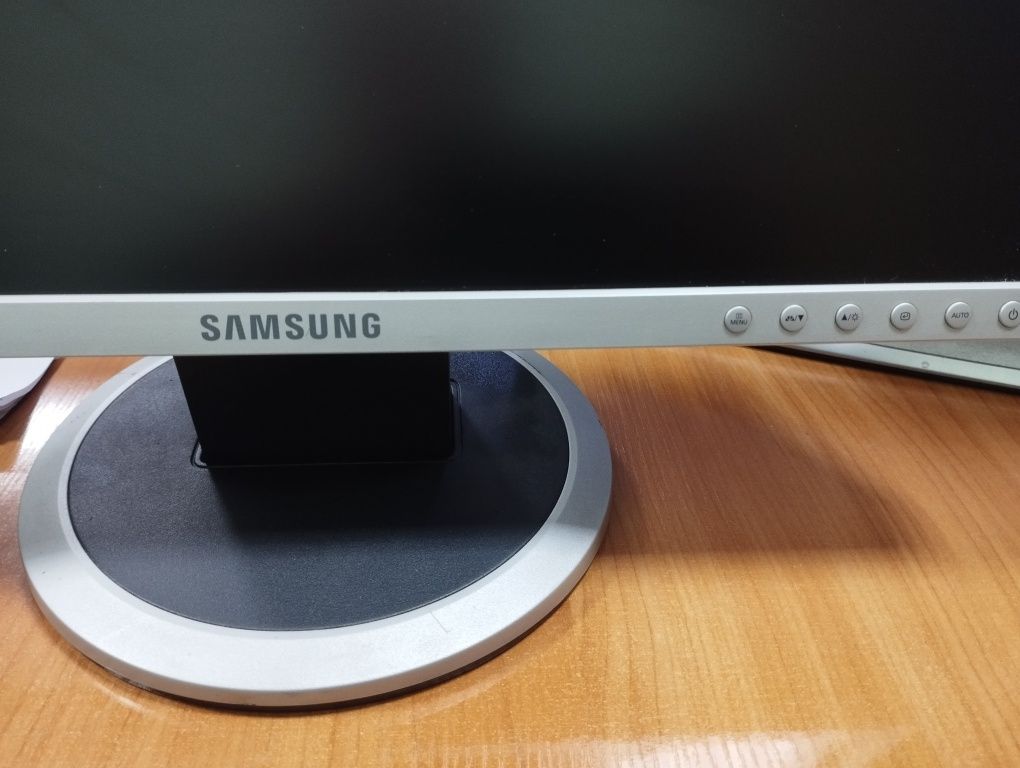 Монитор Samsung Sync Master 940NW