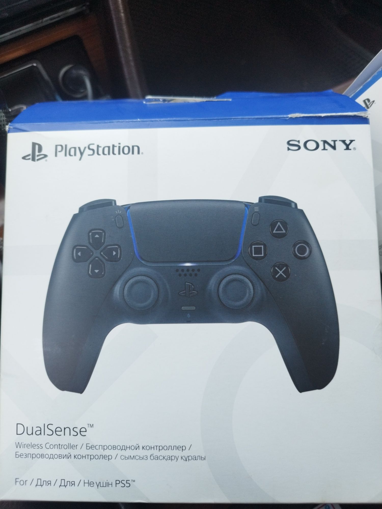 Джостик ps5 новый так же имеется зарядка для двух джойстиков