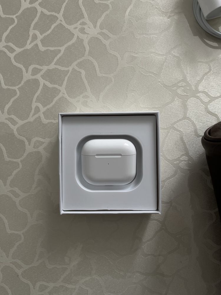 Продам airpods 3