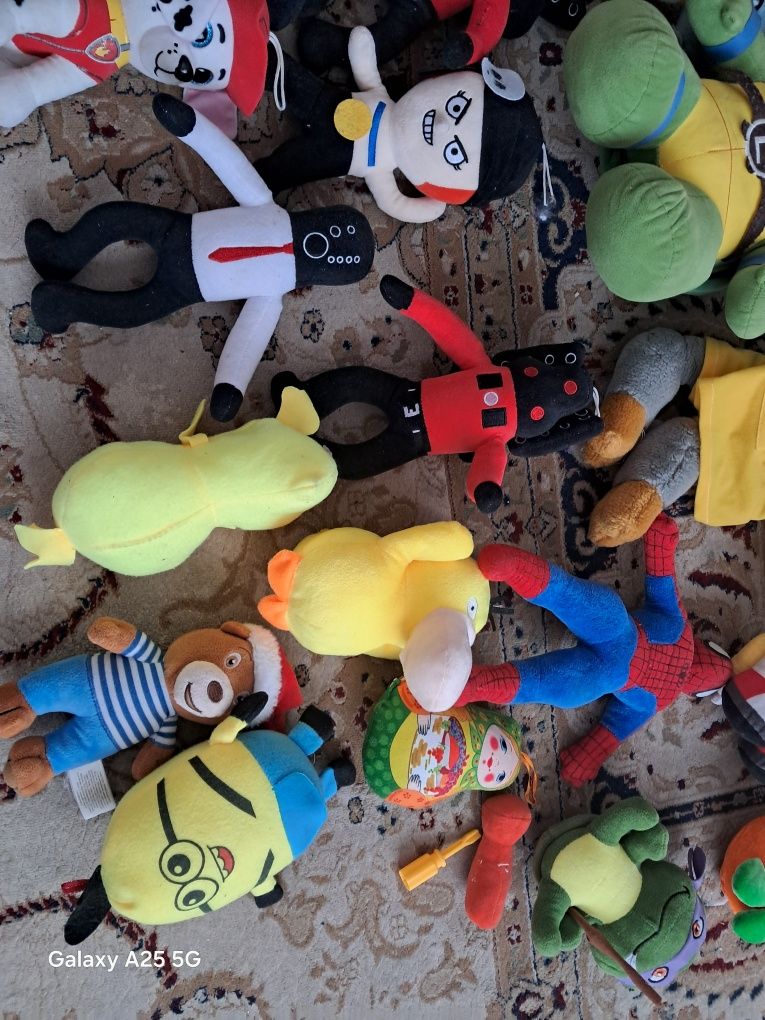 Мягкие игрушки продам.