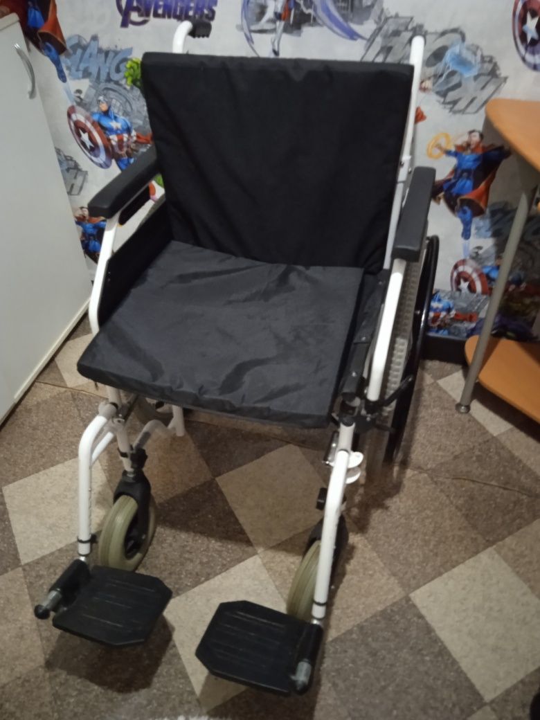 Продам инвалидную коляску.