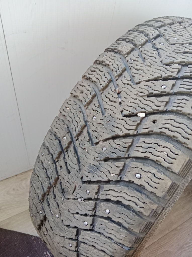 Продам авто шины 205/55/17 б/ у зимние недорого