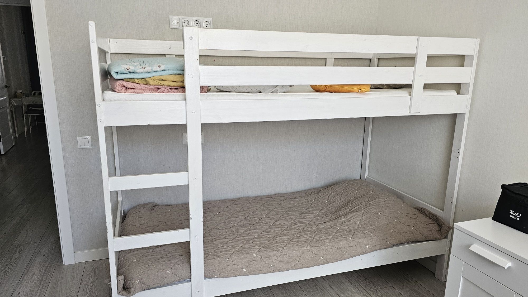 Продам кровать двухярусную IKEA
