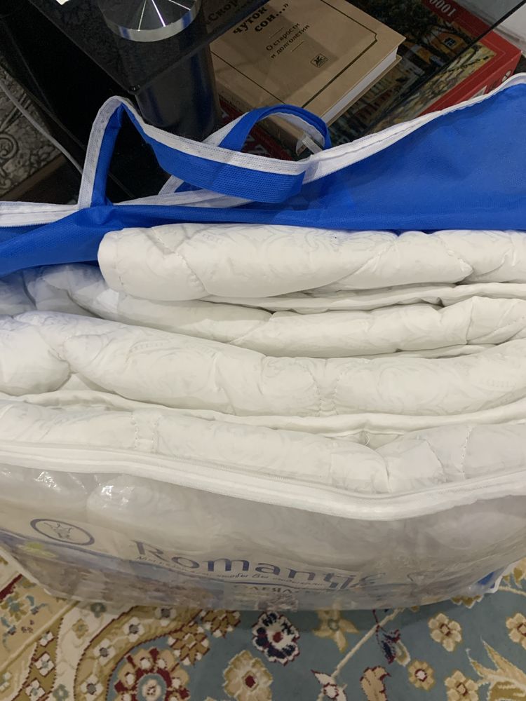 Продам одеяло новое размер 140 на 205