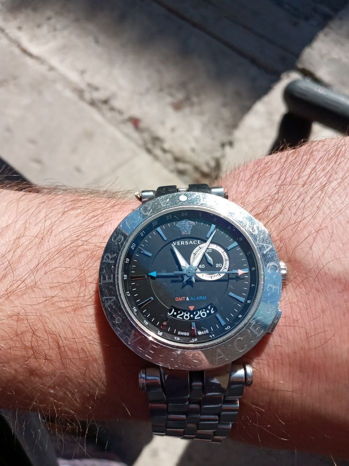 Продам ручные часы versace