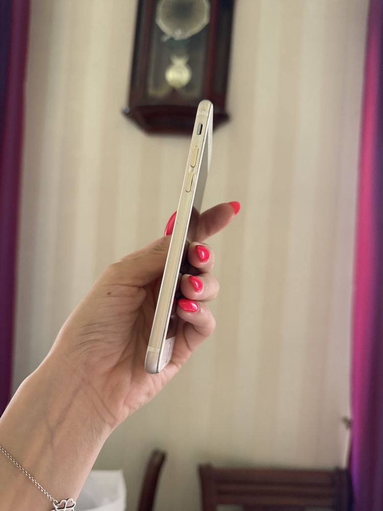 Iphone 6, в хорошем состоянии, серего цвета также тмеются чехлы