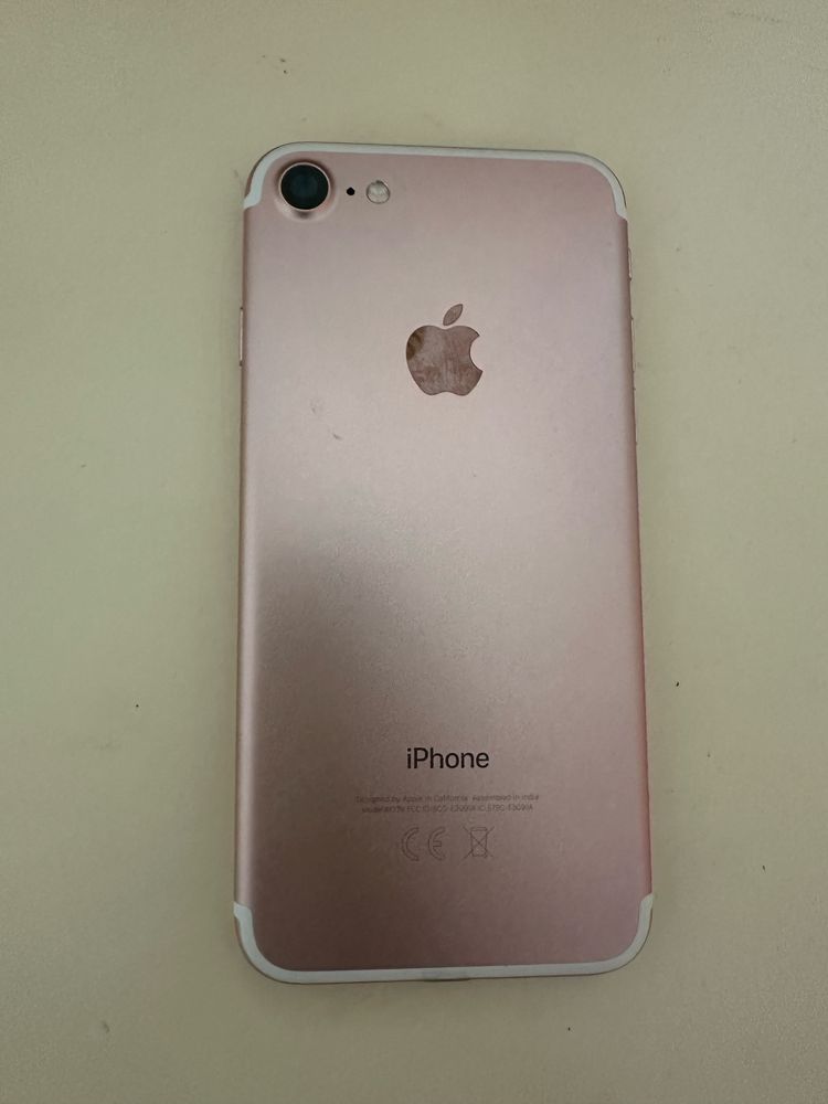 Продам б/у телефон Iphone 7