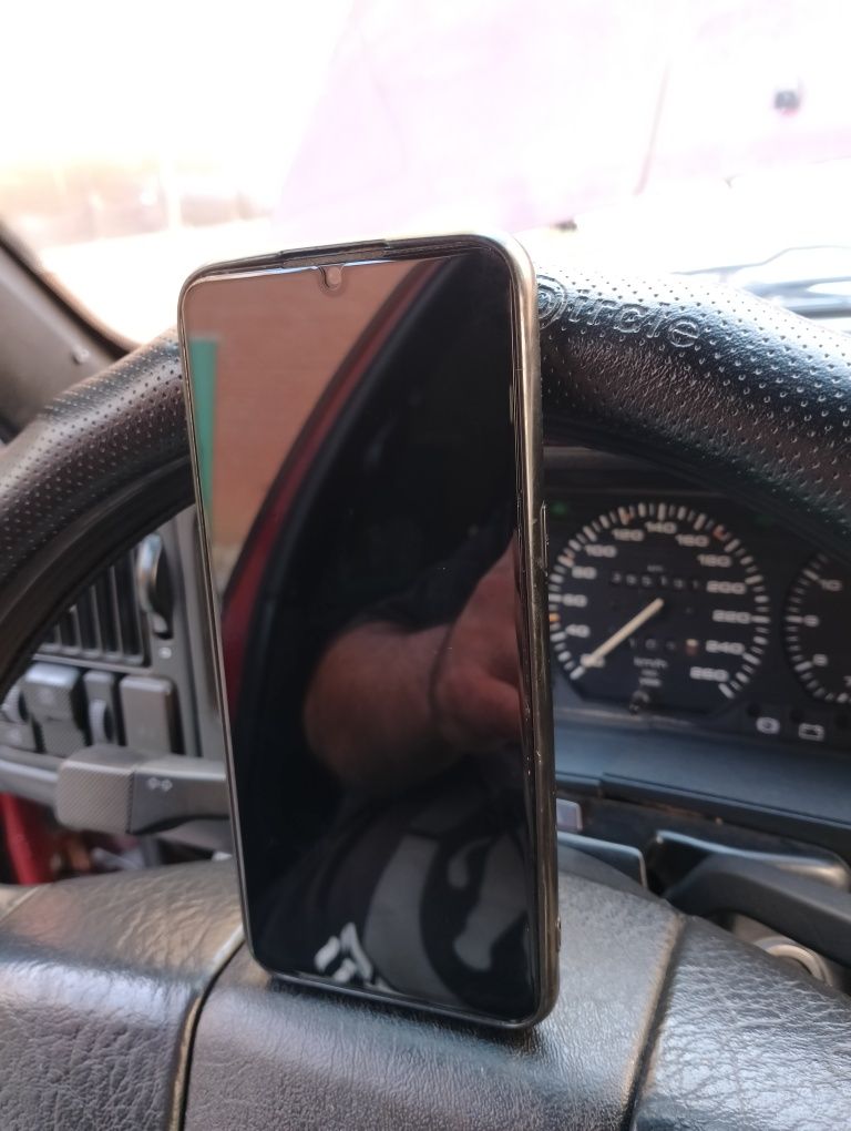 Смартфон Realme C3 в отличном состоянии все целое
