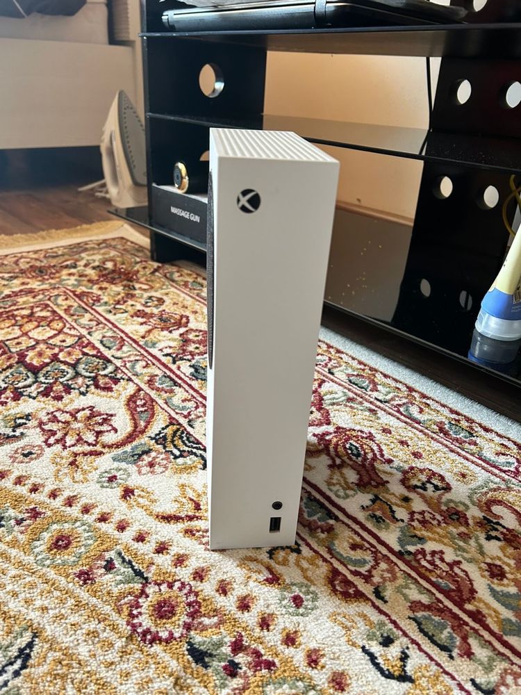 Продам Xbox Series S
