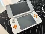 New 2DS LL (японская версия), бело-оранжевая