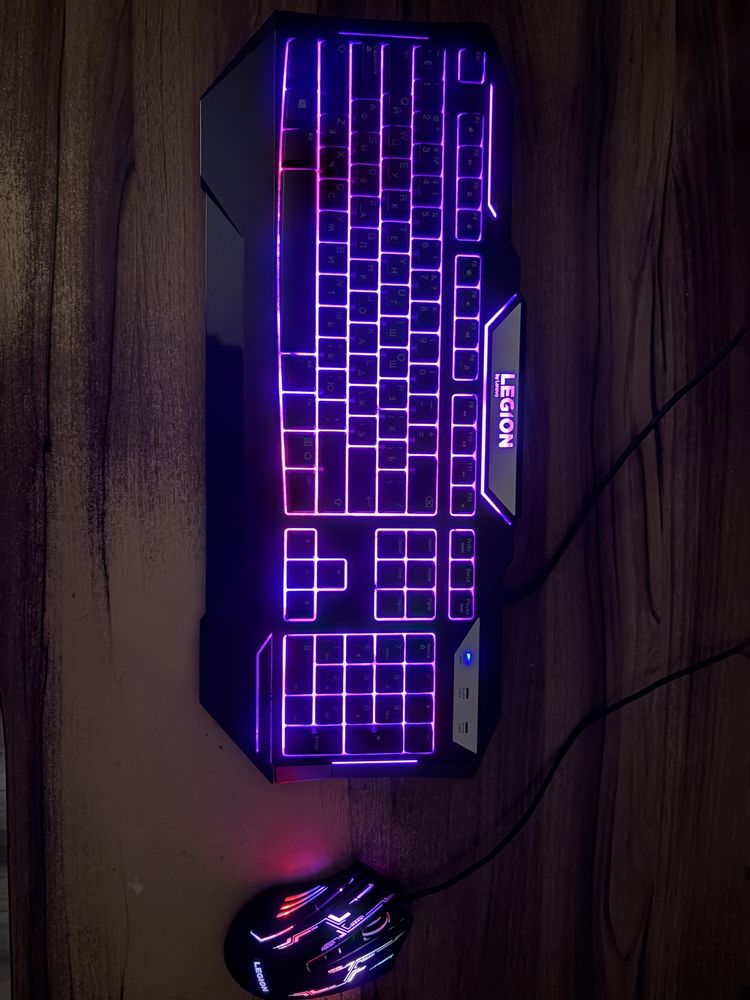 Игровая клавиатура и мышь Lenovo Legion
