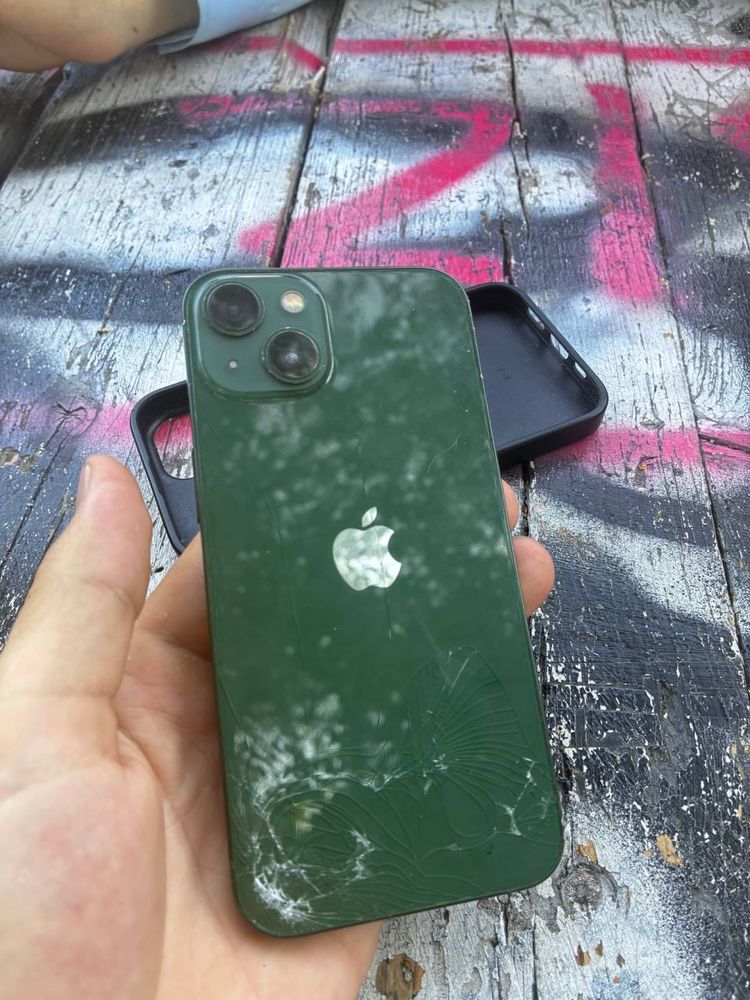 Продам iPhone 13