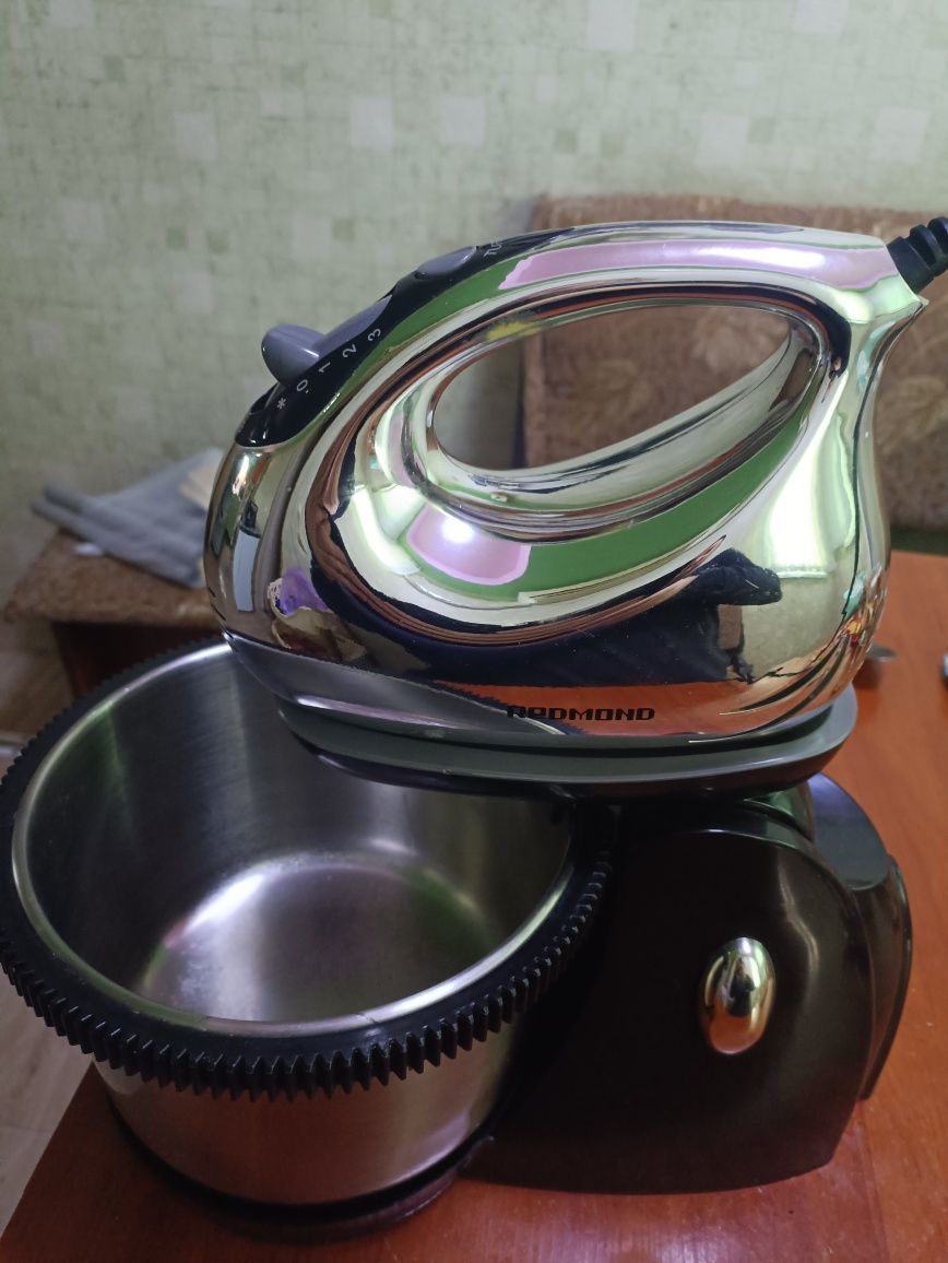 Продам миксер состояние нового