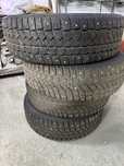 Зимняя шипованная резина 185/65R15 в идеальном состоянии