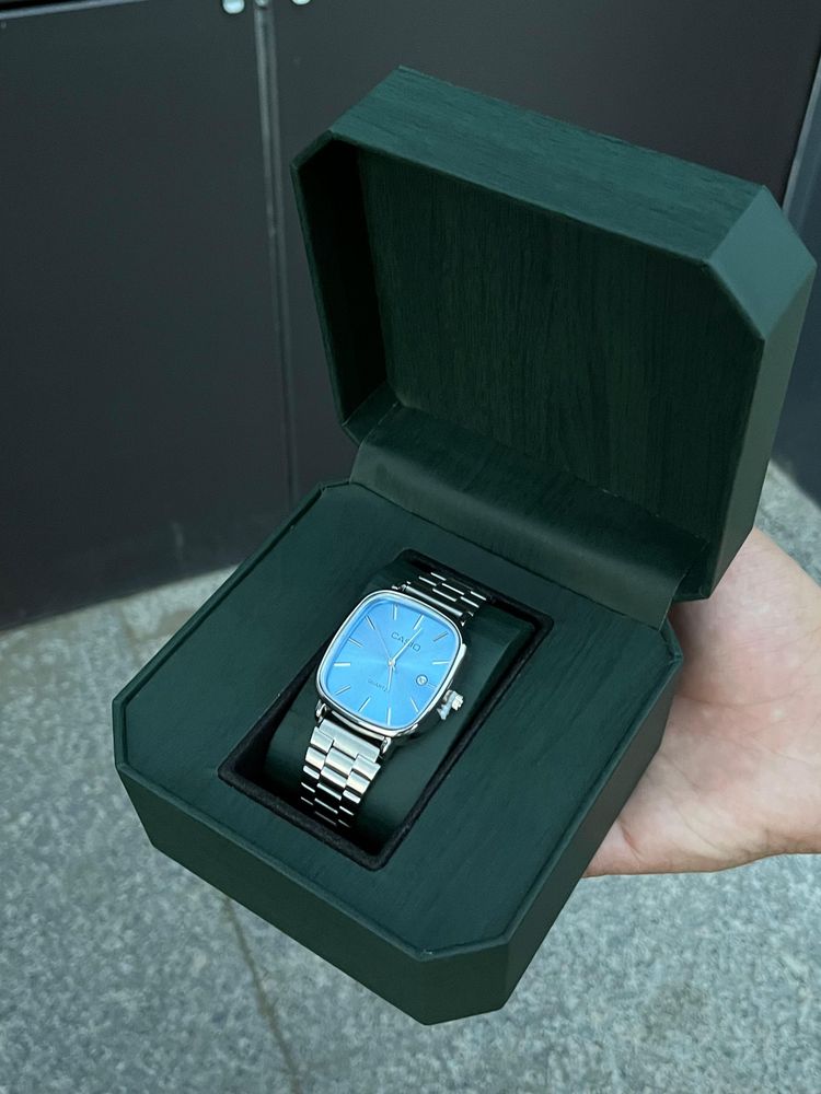 Часы от брендов:Patek Philippe,Roleх,Casio и те самые арабские.