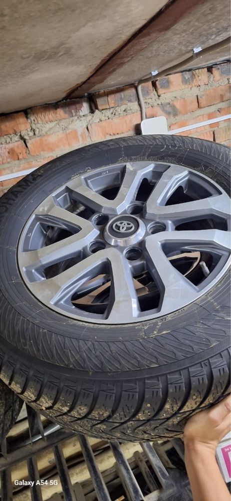 Продам Шины 285:60R18 зима 4 шт