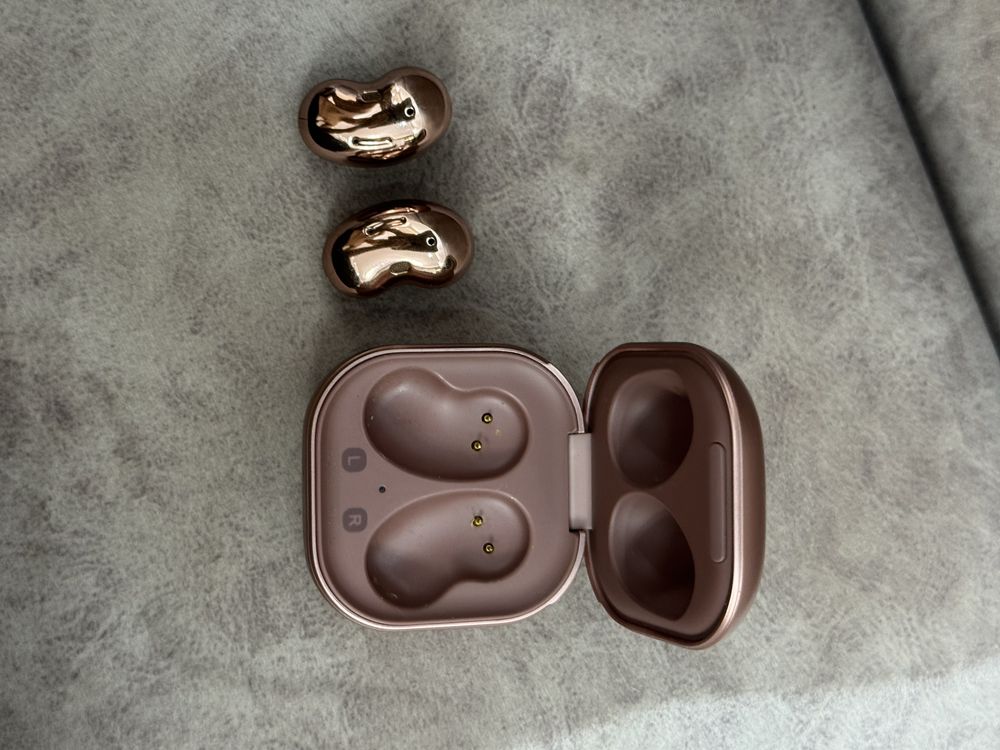 Беспроводные наушники Samsung galaxy buds live