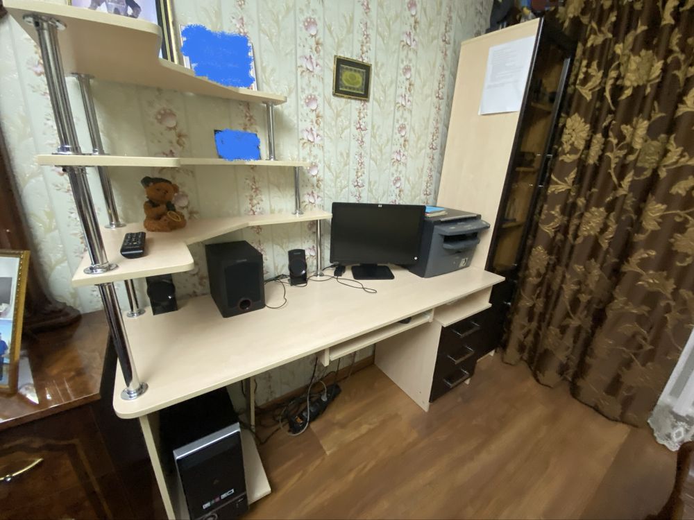 Компьютерный стол со шкафчиком