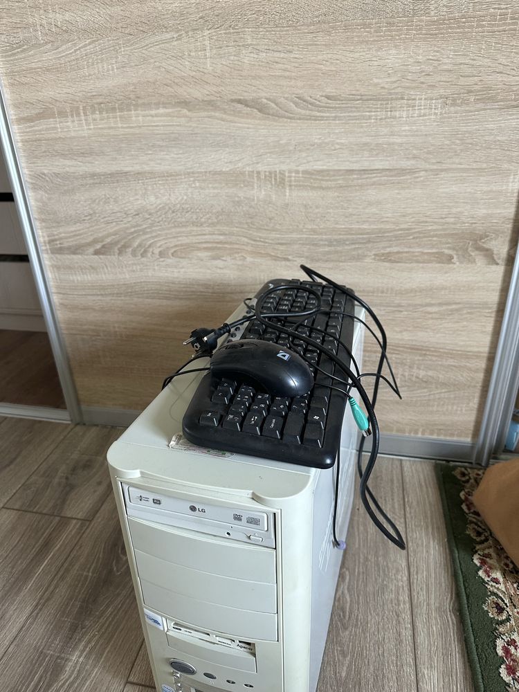 Продам компьютер монитор, процессор, клавиатура.