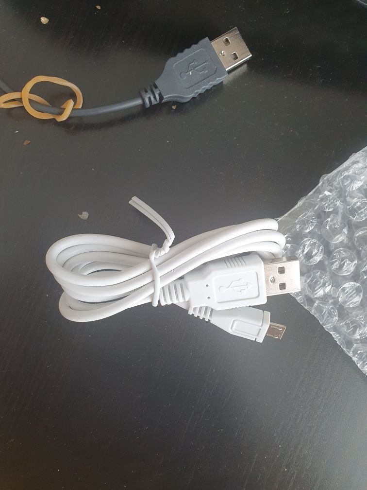 Наушники, bluetooth колонка и беспроводная зарядка, зарядный кабель